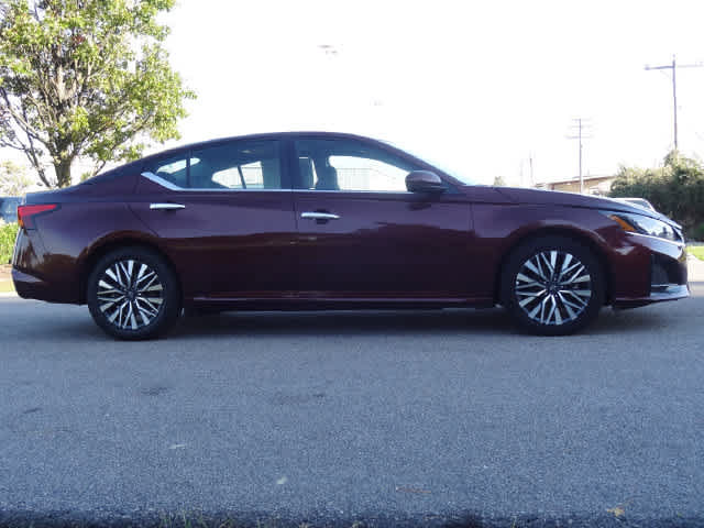 Used 2024 Nissan Altima 2.5 SV w/ SV Premium Package FWD image 4