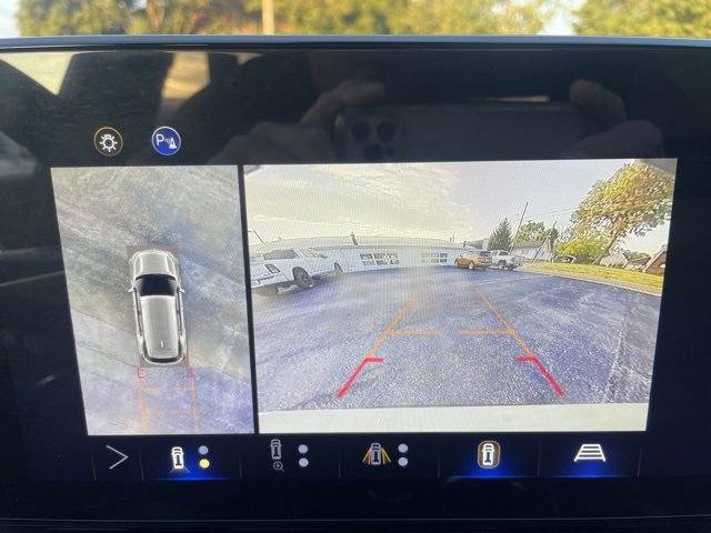 Used 2025 Chevrolet Equinox ACTIV w/ Safety and Technology Package image 29