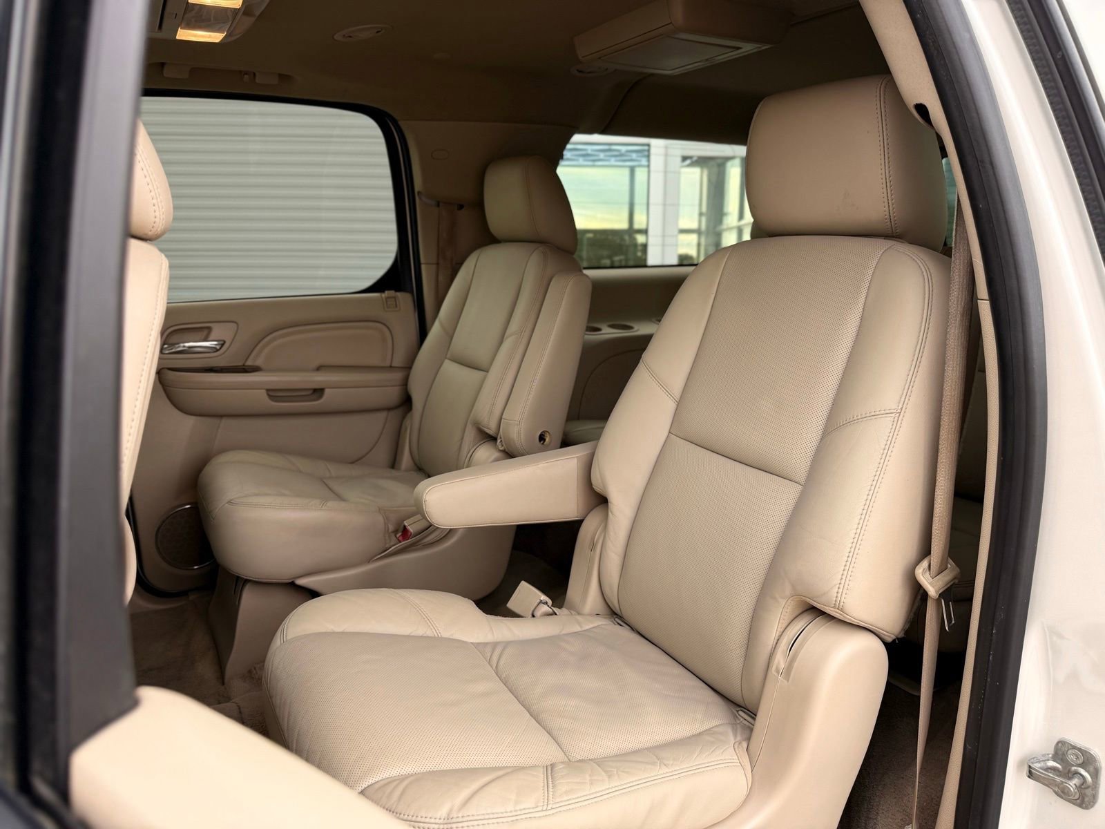 Used 2012 Cadillac Escalade ESV Luxury image 16