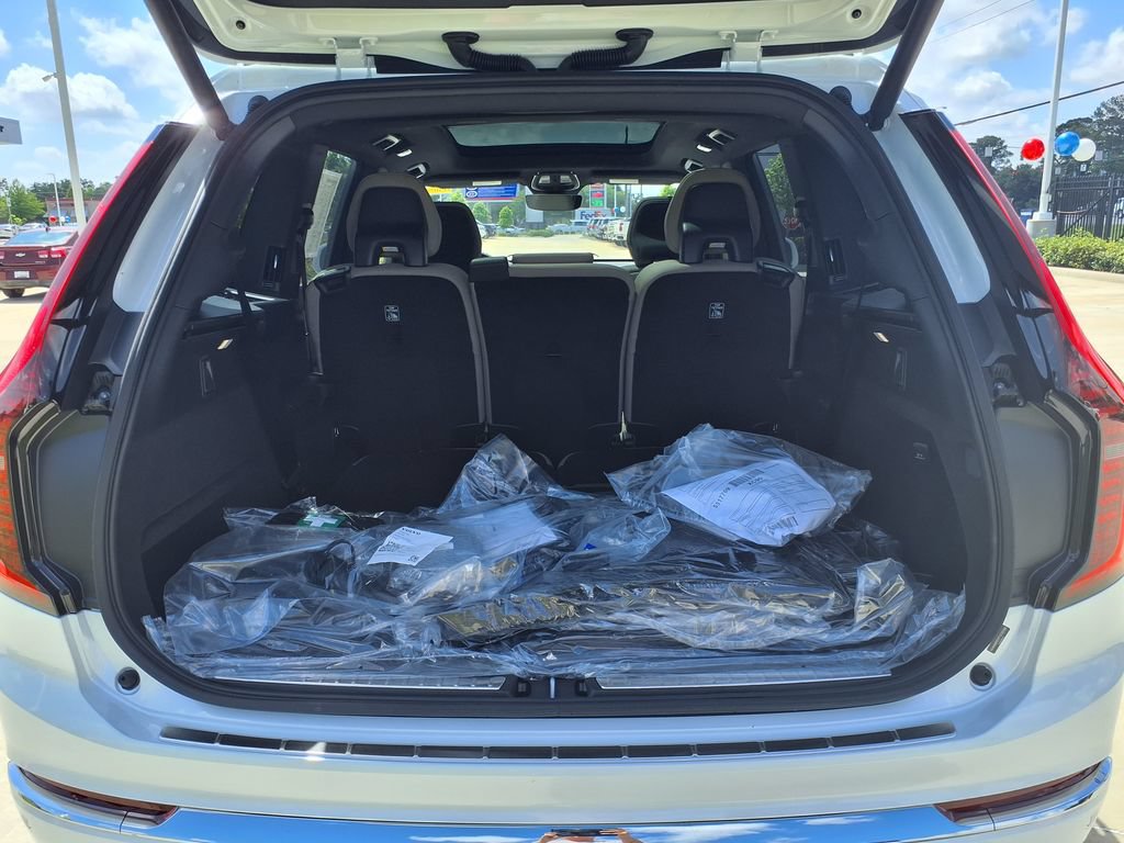 New 2026 Volvo XC90 T8 Plus w/ Protection Package Premier AWD/4WD image 12