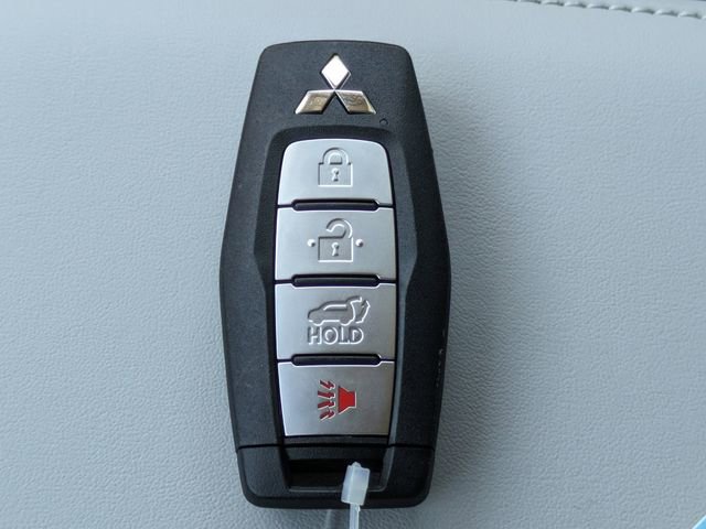 New 2025 Mitsubishi Outlander SE image 34