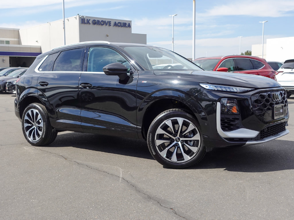 Used 2026 Audi Q3 quattro 2.0T w/ Driver Assistance Package AWD/4WD image 5