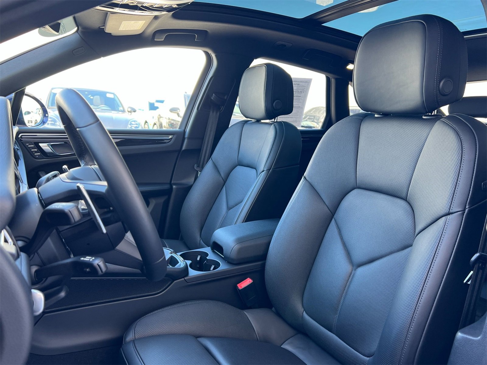 Used 2025 Porsche Macan image 5