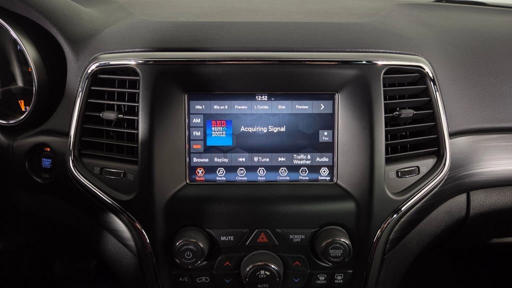 Used 2020 Jeep Grand Cherokee Laredo AWD/4WD image 24