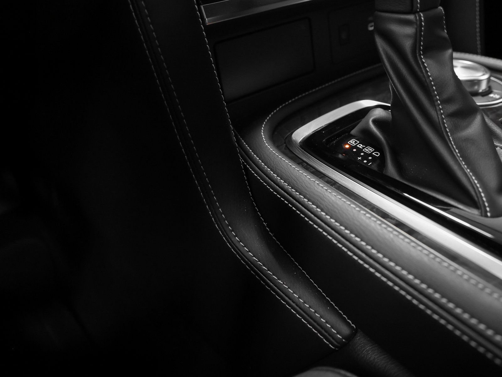 Used 2024 INFINITI QX80 Luxe w/ Cargo Package image 45