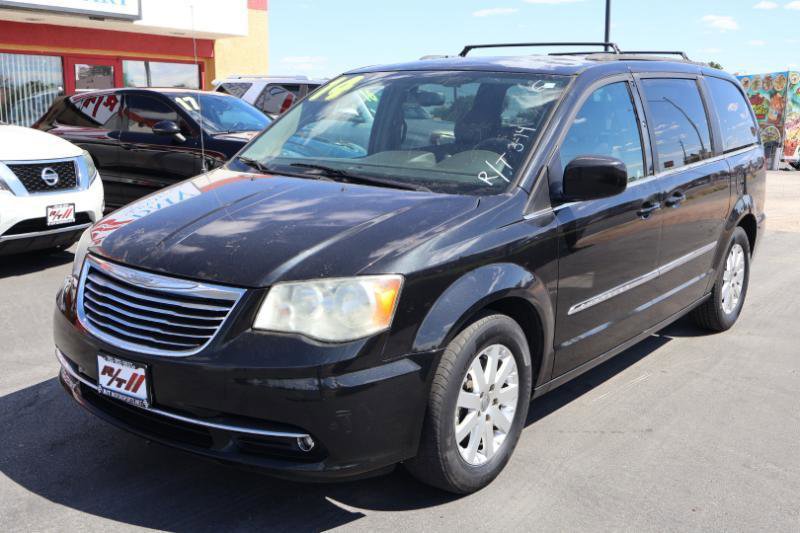 Used 2014 Chrysler Town & Country Touring FWD image 3