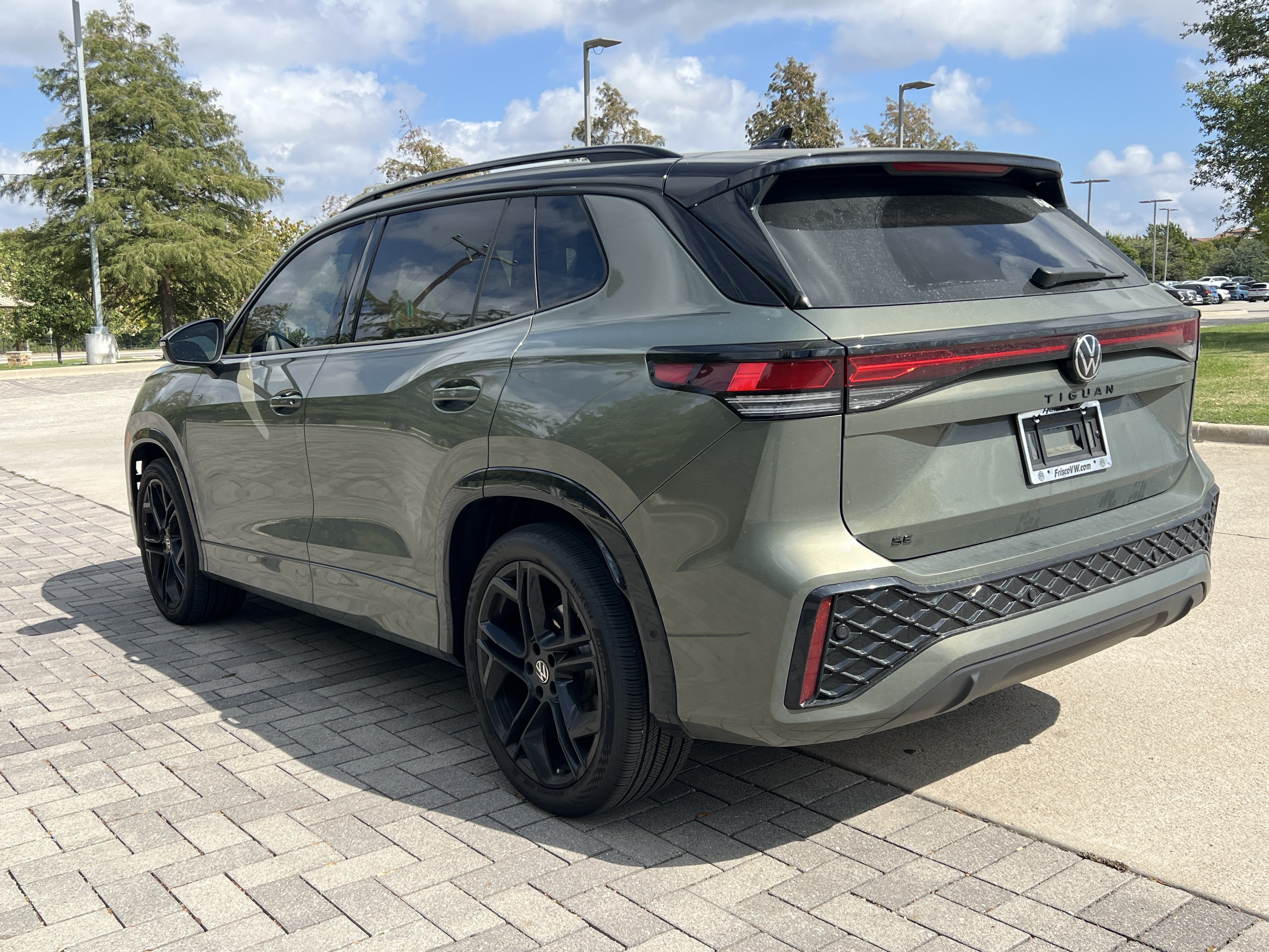 Certified 2026 Volkswagen Tiguan SE R-Line FWD image 7