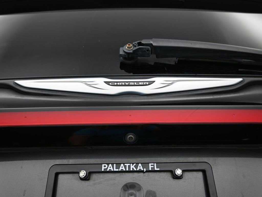 Used 2022 Chrysler Pacifica Limited image 25