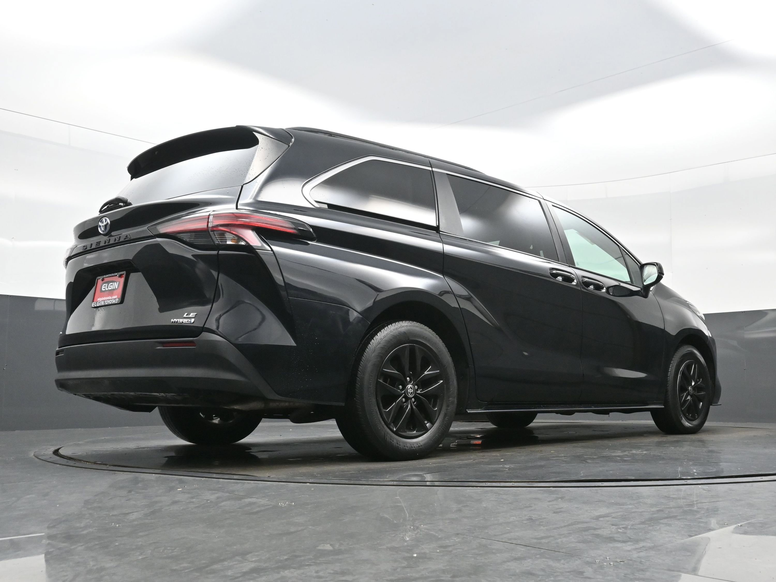 Used 2022 Toyota Sienna LE w/ LE Plus Package AWD/4WD image 32