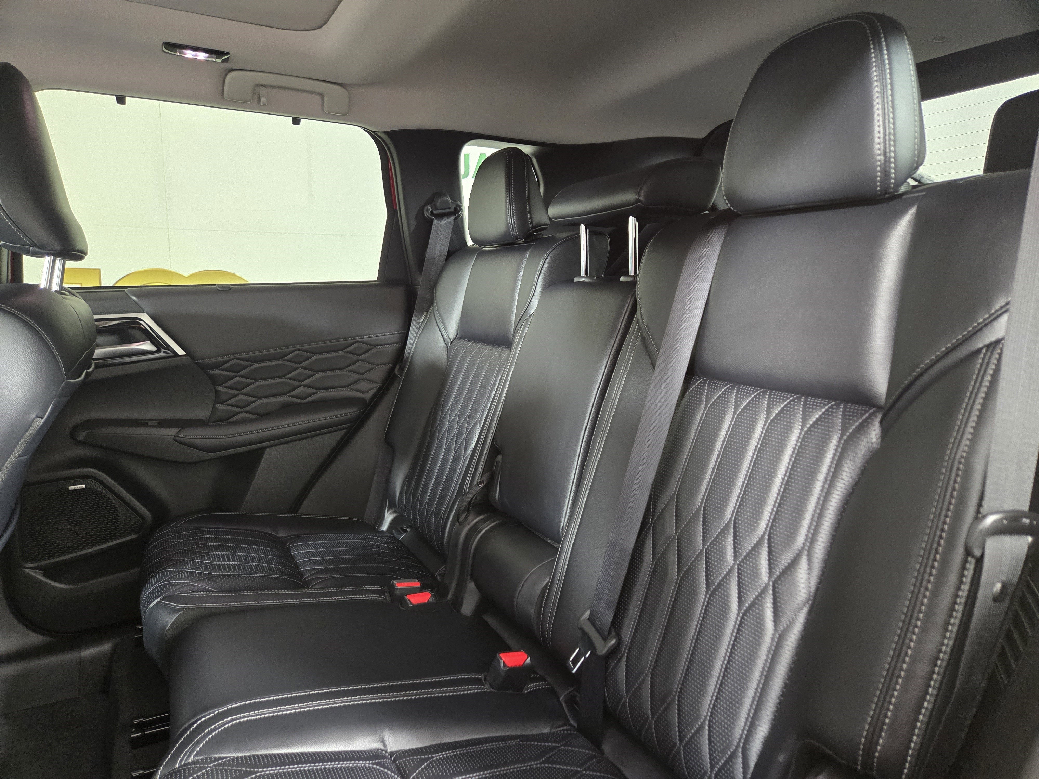 New 2026 Mitsubishi Outlander SEL image 11