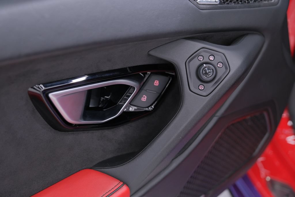 Used 2021 Lamborghini Huracan EVO RWD image 45