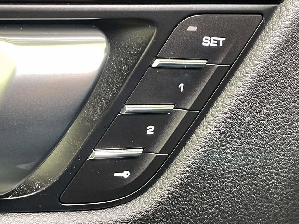 Certified 2022 Porsche Macan image 37