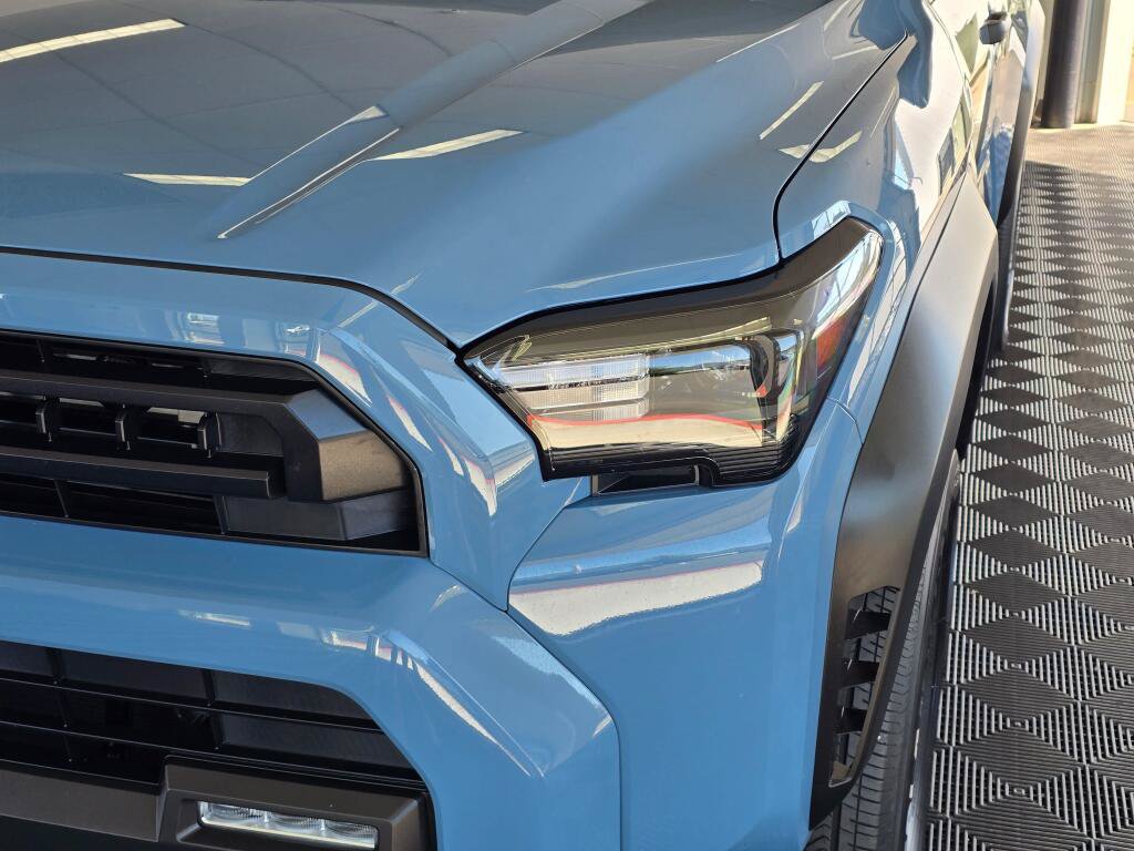 Certified 2025 Toyota 4Runner SR5 AWD/4WD image 9