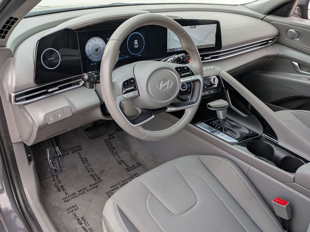 Used 2025 Hyundai Elantra SEL image 14