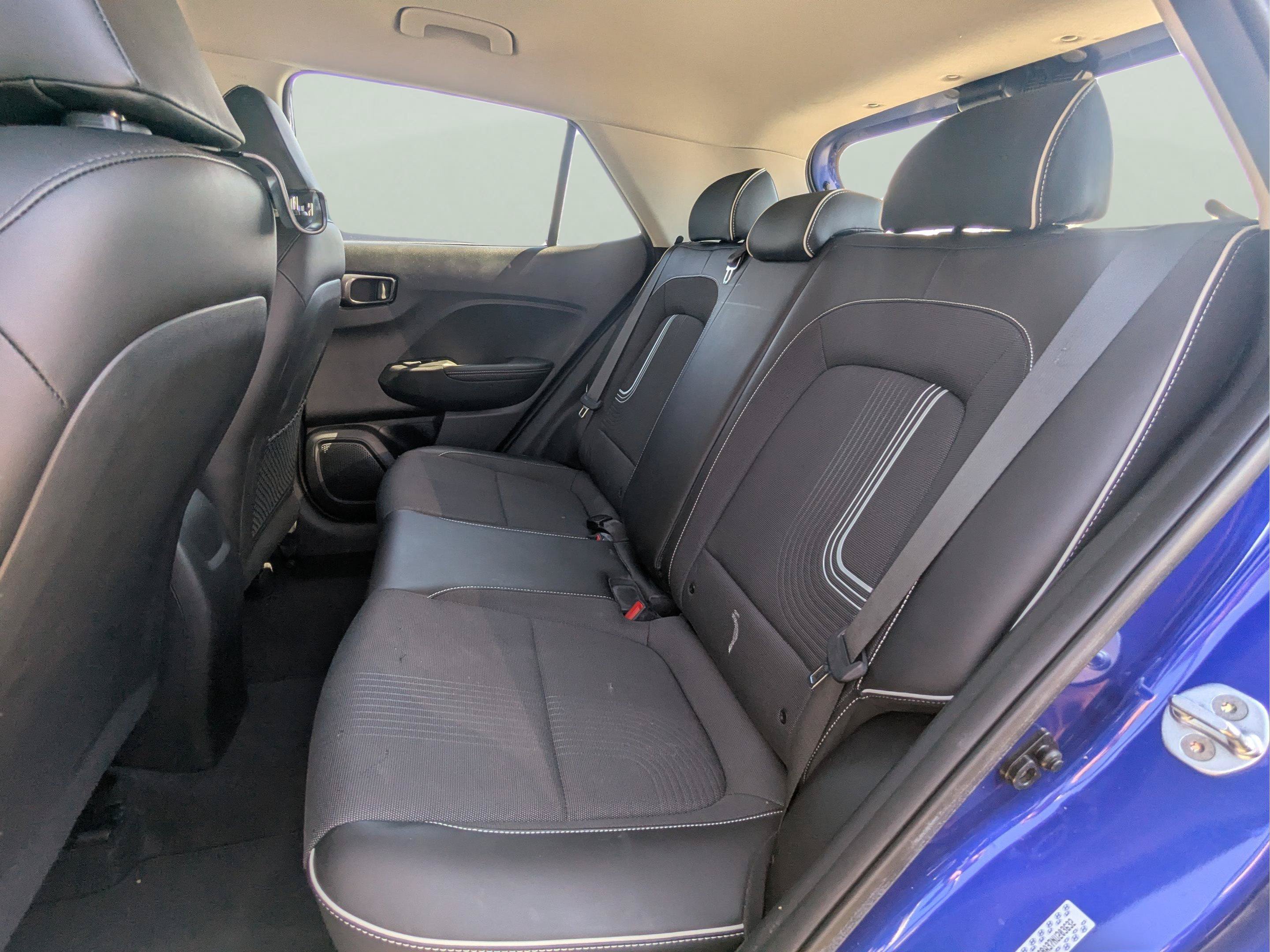 Certified 2022 Hyundai Venue Limited FWD image 11