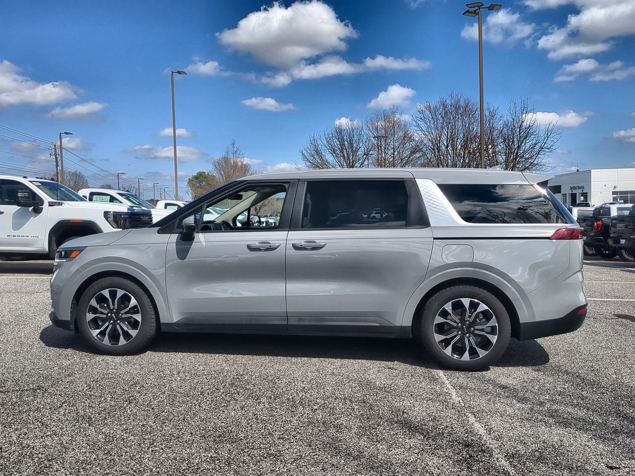 Used 2022 Kia Carnival EX image 5