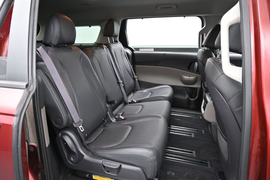 Used 2025 Kia Carnival EX FWD image 24