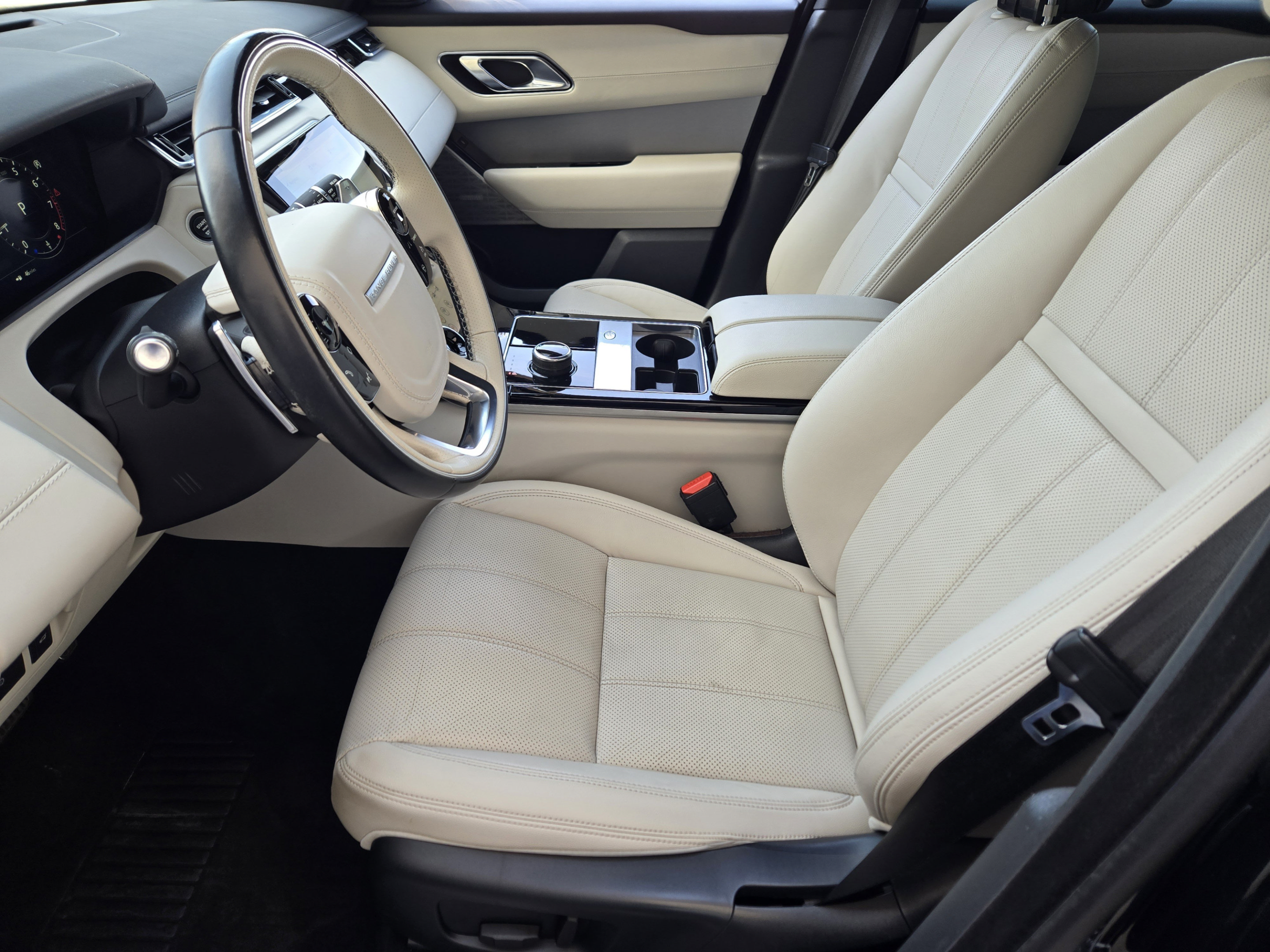 Used 2018 Land Rover Range Rover Velar R-Dynamic SE AWD/4WD image 11