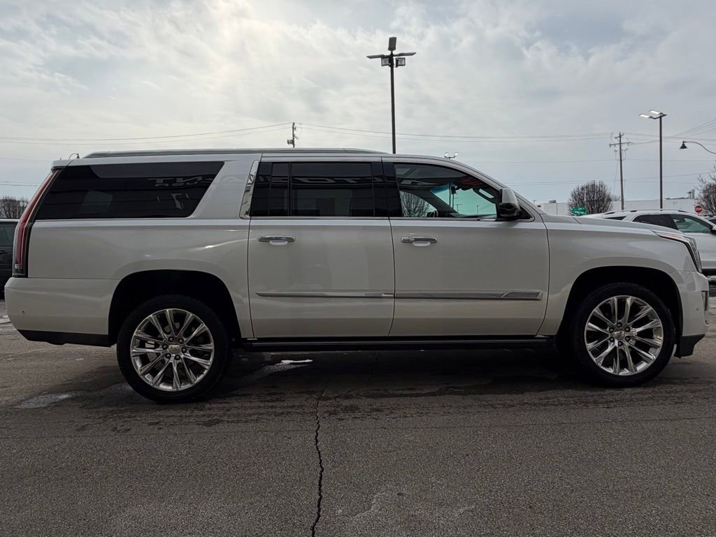 Used 2018 Cadillac Escalade ESV Premium Luxury image 11
