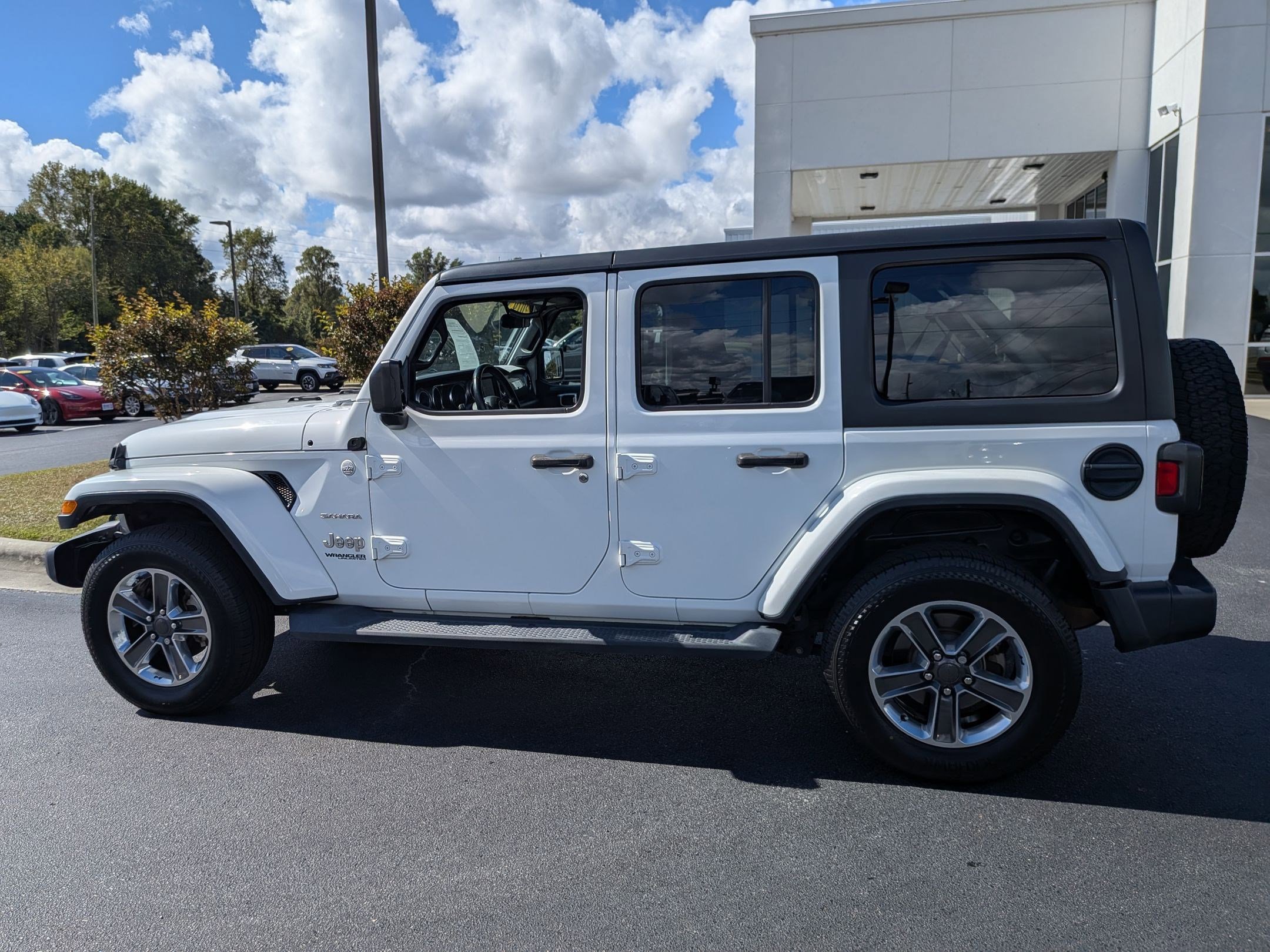 Used 2019 Jeep Wrangler Unlimited Sahara image 8