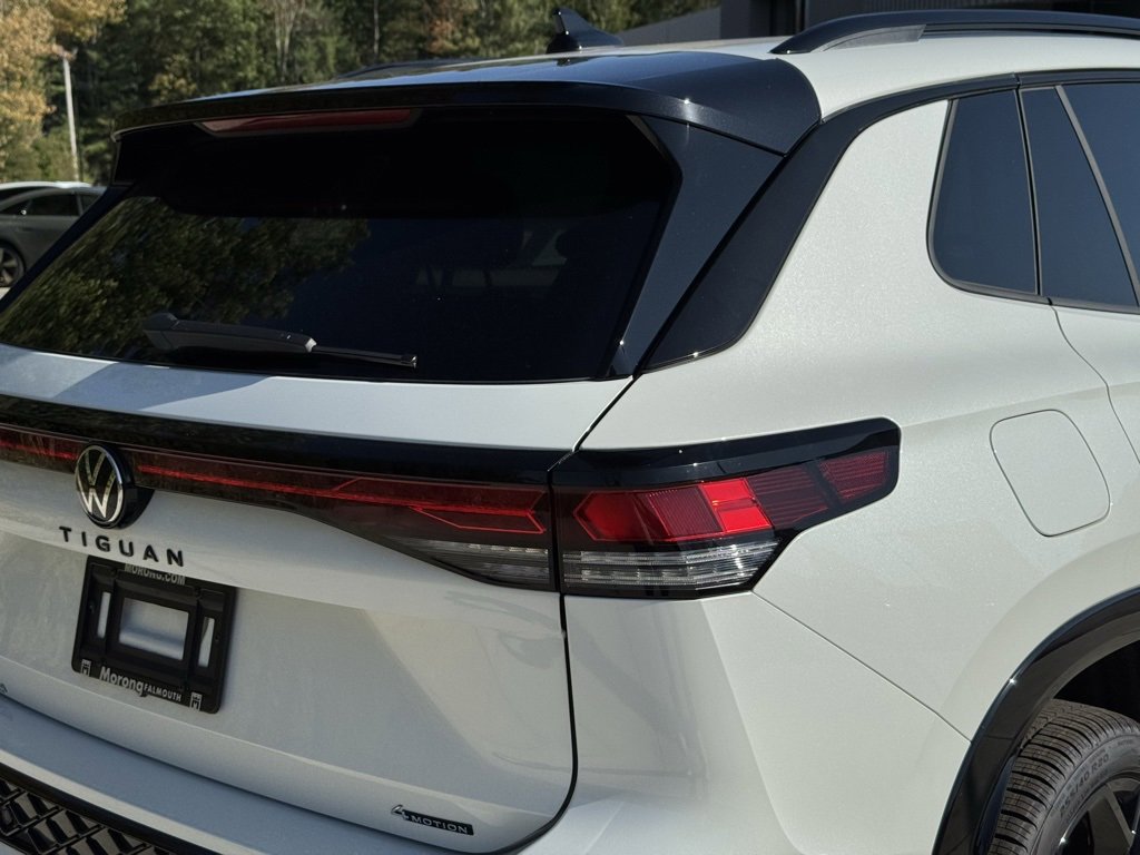 New 2025 Volkswagen Tiguan SE R-Line image 10