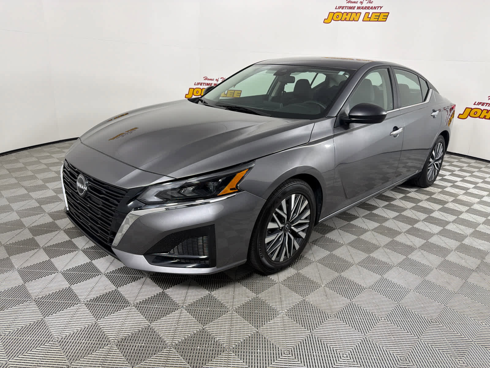 Used 2024 Nissan Altima 2.5 SV FWD image 1
