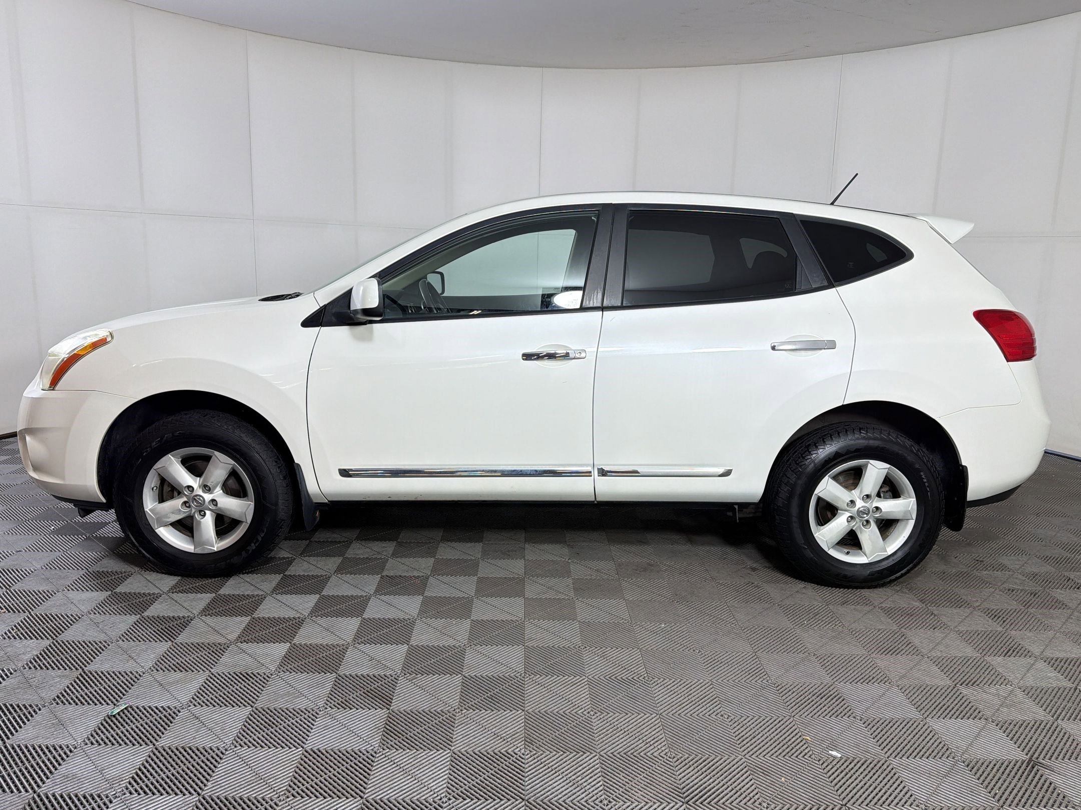 Used 2013 Nissan Rogue S w/ Special Edition Pkg AWD/4WD image 2
