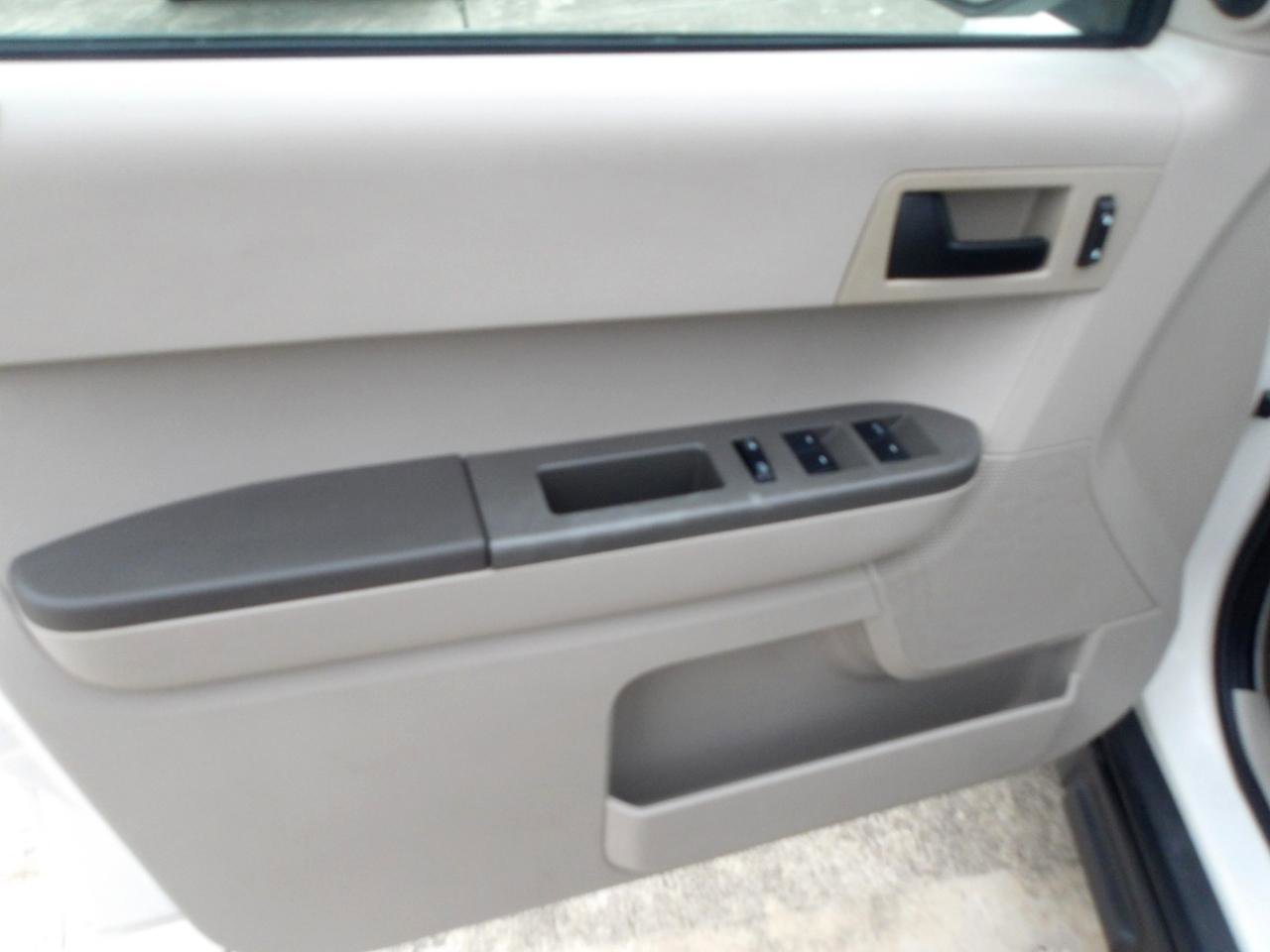 Used 2011 Ford Escape XLS w/ 102A Rapid Spec Order Code FWD image 18