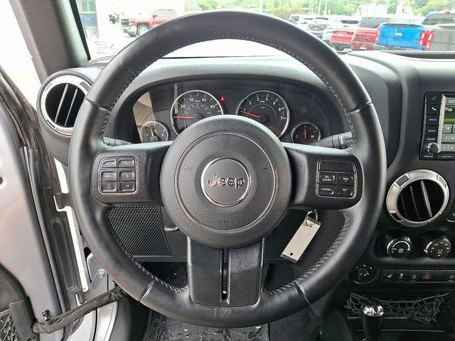 Used 2017 Jeep Wrangler Unlimited Sahara w/ Connectivity Group AWD/4WD image 17
