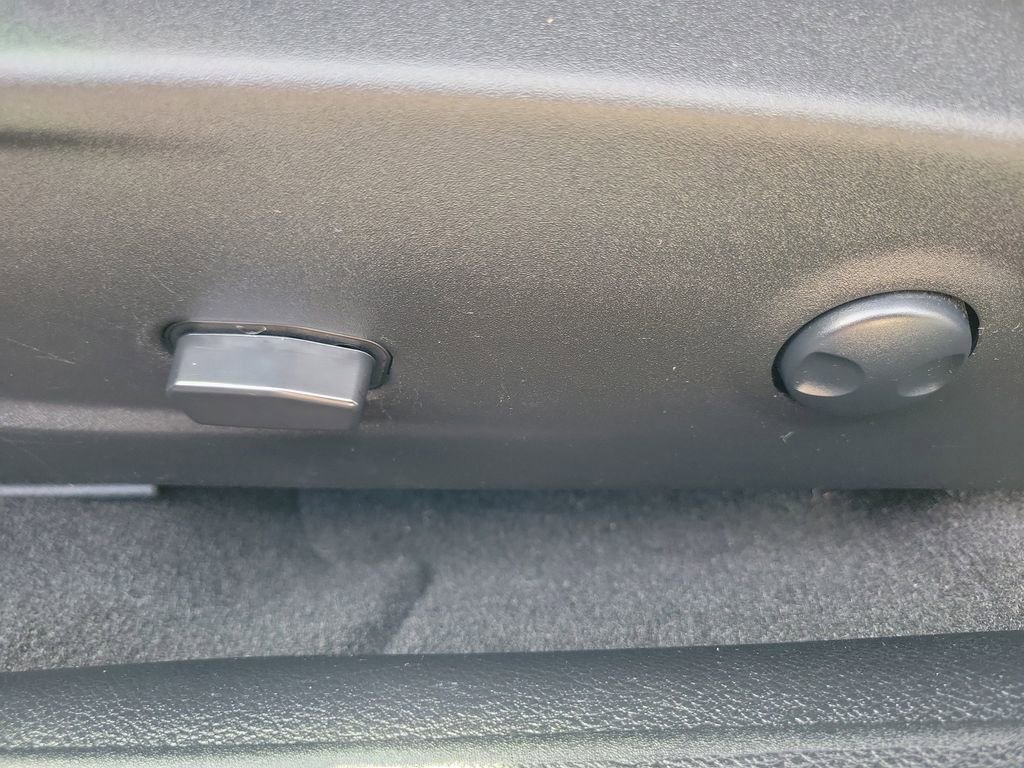 Used 2023 Dodge Challenger SXT w/ Blacktop Package image 10