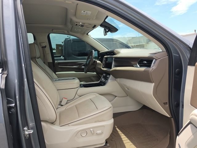 Used 2022 GMC Yukon Denali RWD image 3