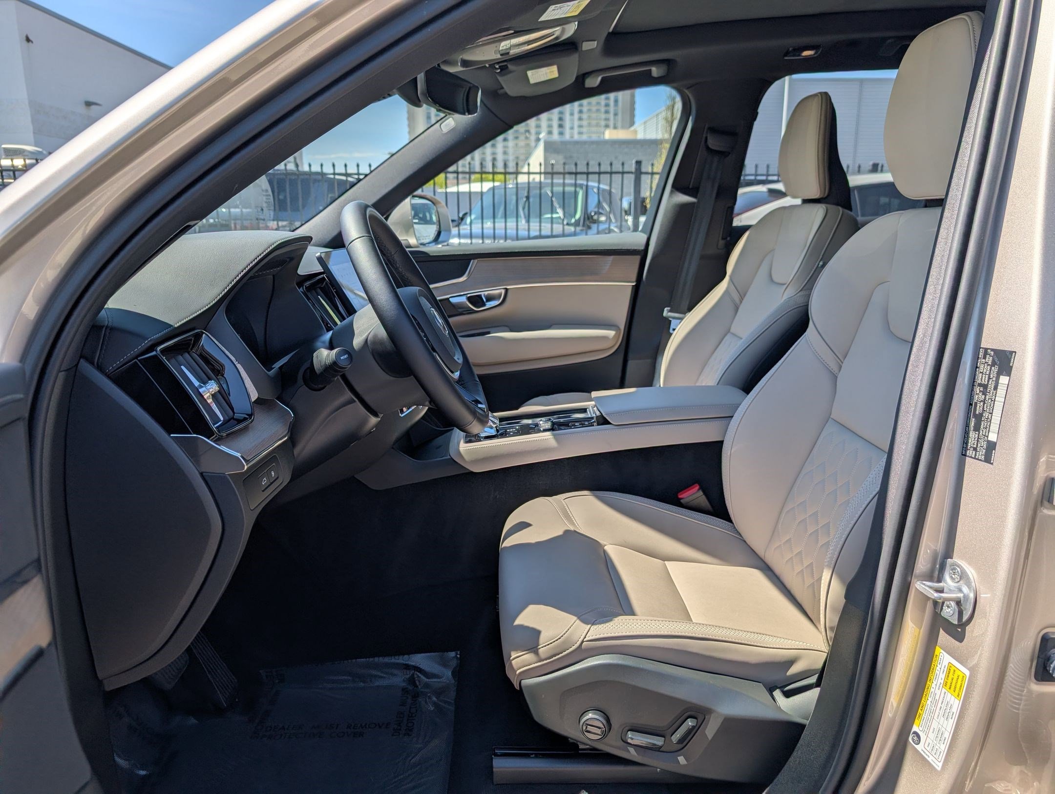 Used 2025 Volvo XC90 T8 Plus AWD/4WD image 15