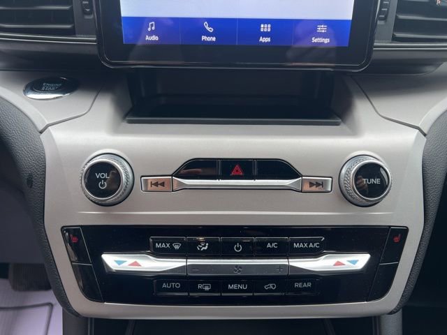 Used 2024 Ford Explorer XLT image 30
