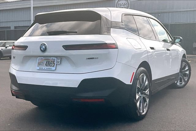 Used 2024 BMW iX xDrive50 w/ Premium Package AWD/4WD image 2