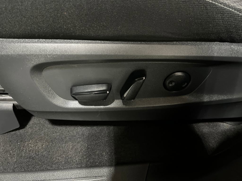 Used 2025 Nissan Pathfinder SV image 13