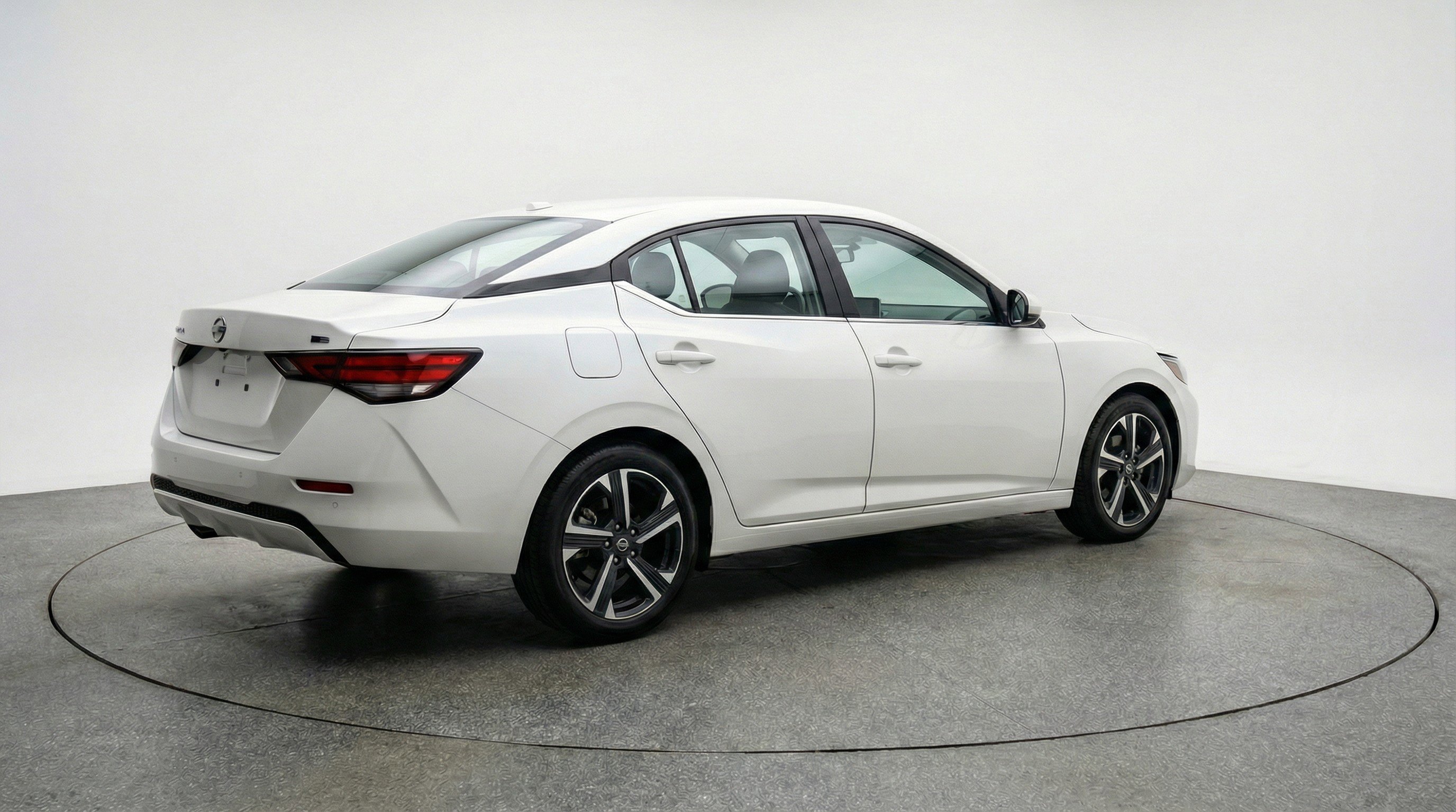 Used 2025 Nissan Sentra SV image 9