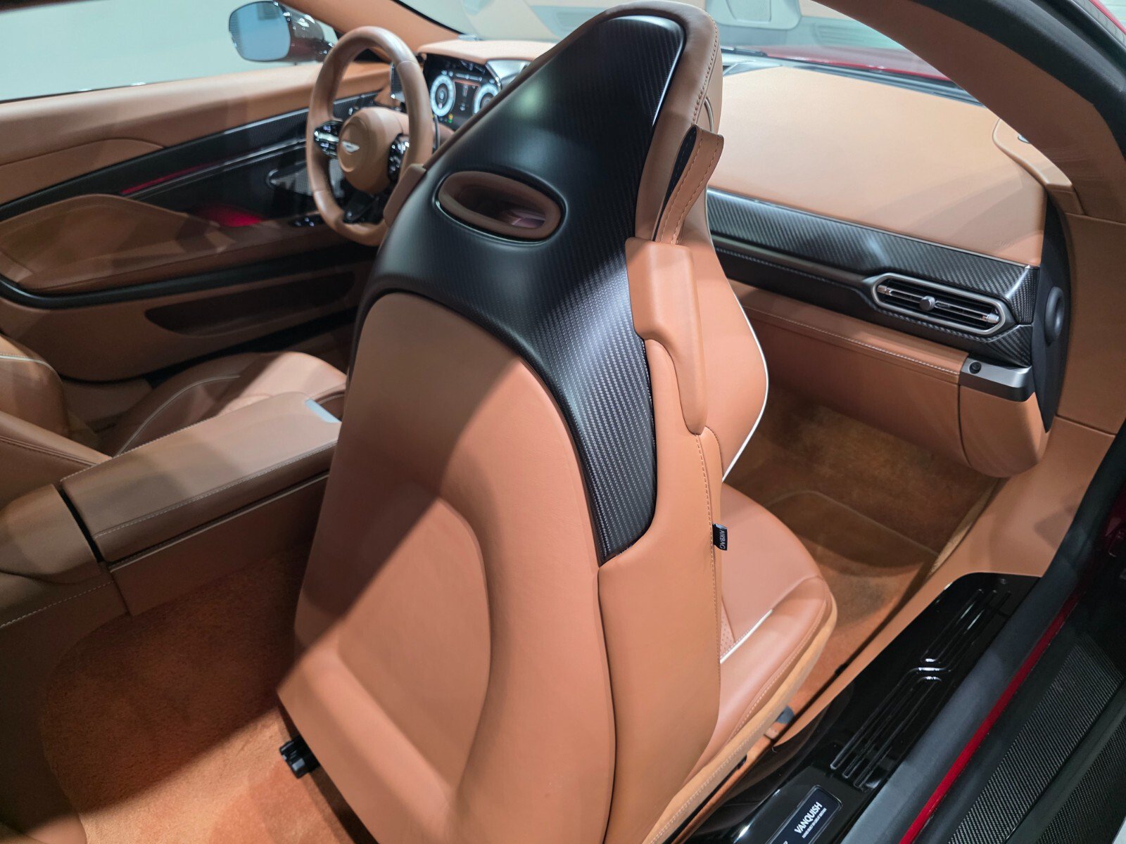 Used 2025 Aston Martin Vanquish RWD image 20