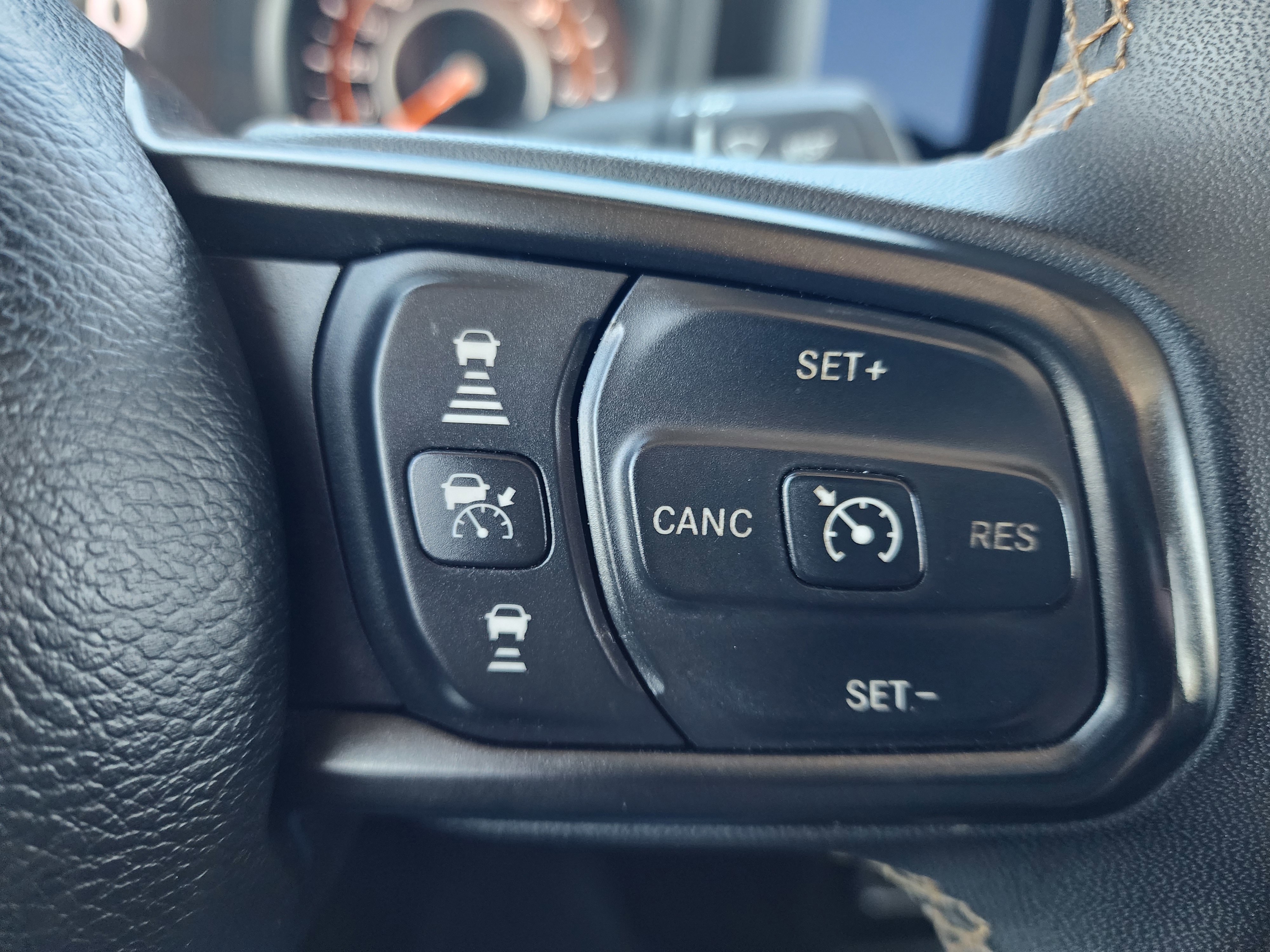 Used 2025 Jeep Gladiator Sport AWD/4WD image 19