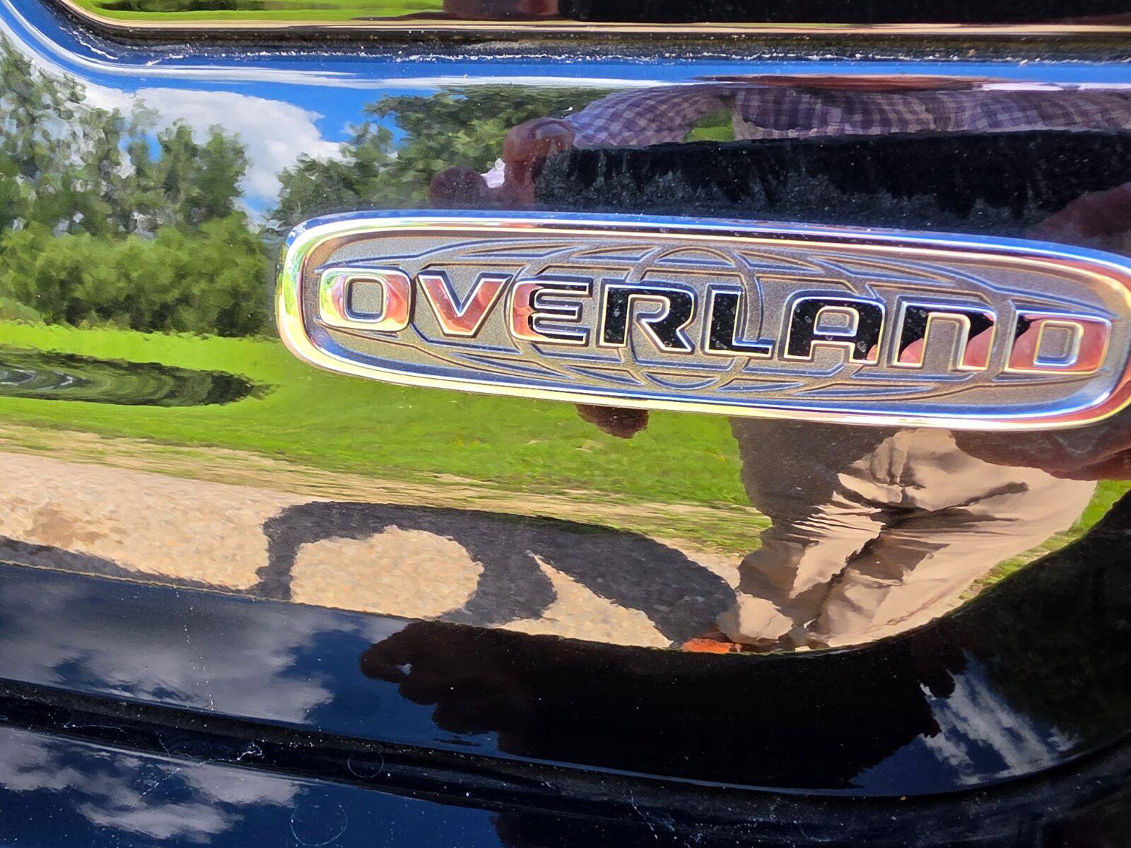 Used 2023 Jeep Grand Cherokee Overland w/ Luxury Tech Group IV AWD/4WD image 15