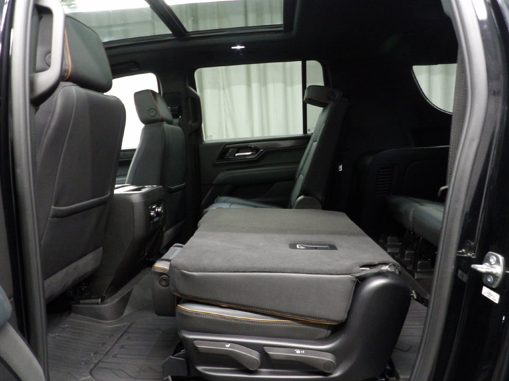 Used 2025 GMC Yukon XL AT4 AWD/4WD image 51