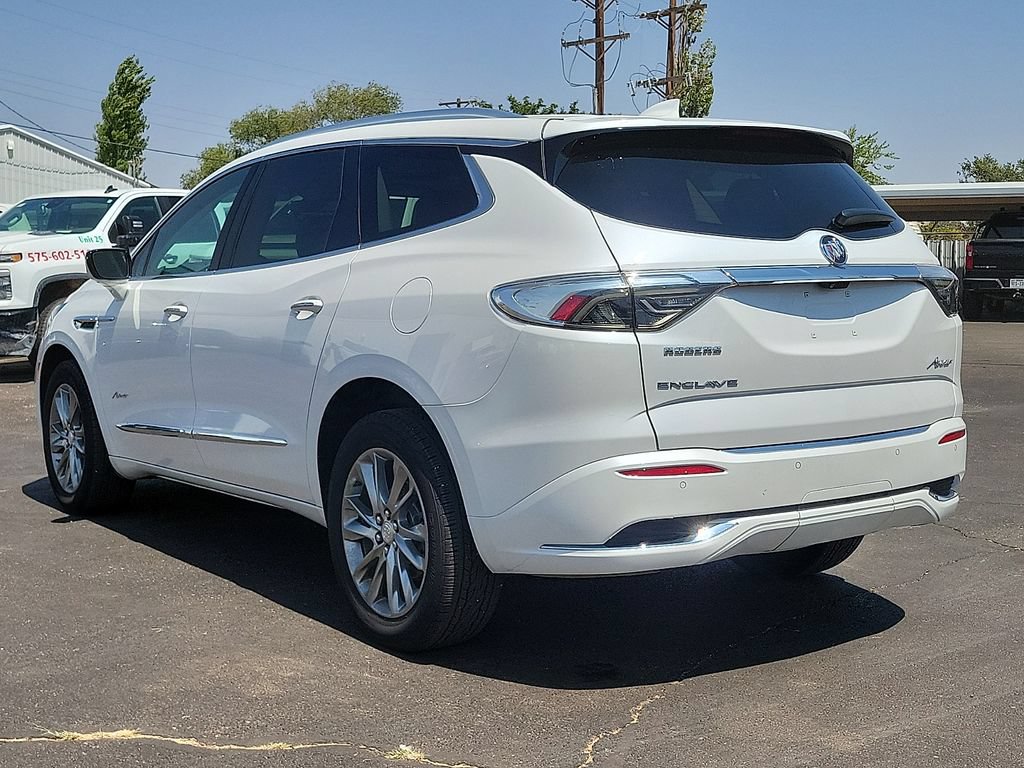 Used 2022 Buick Enclave Avenir FWD image 3