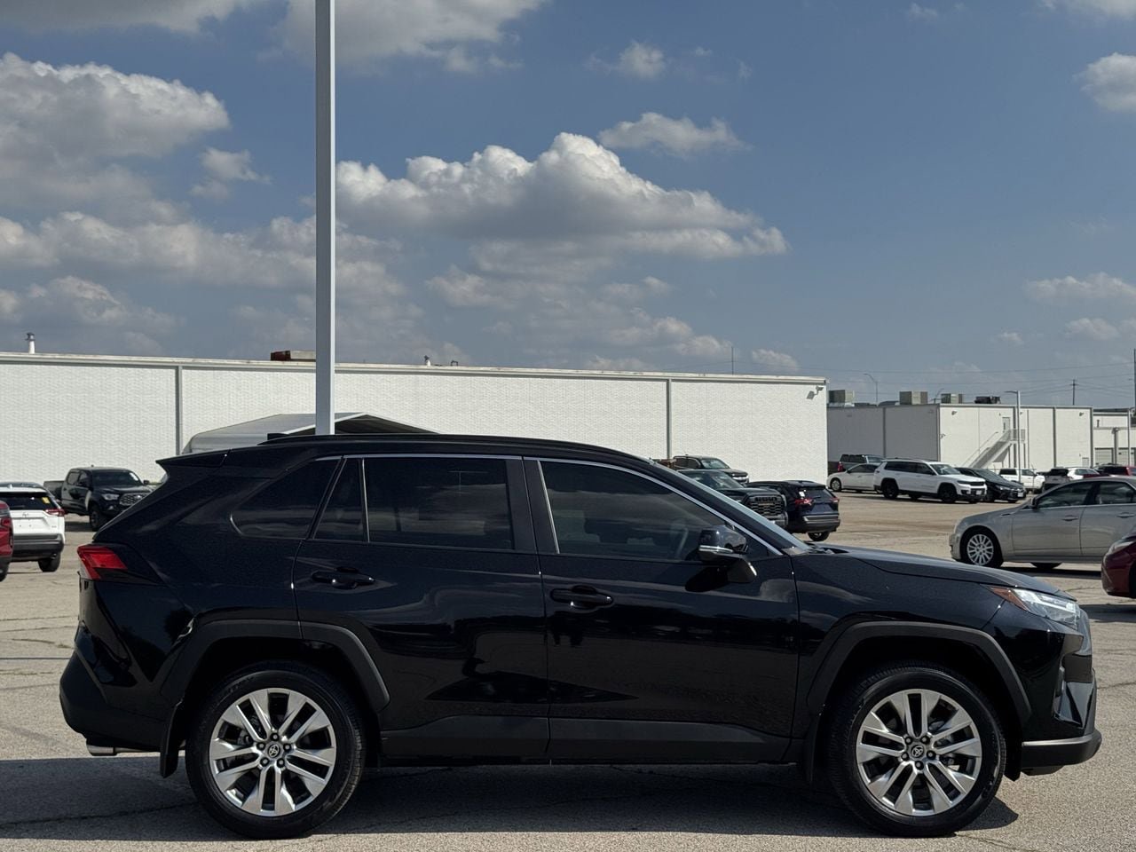 Used 2025 Toyota RAV4 XLE Premium FWD image 3