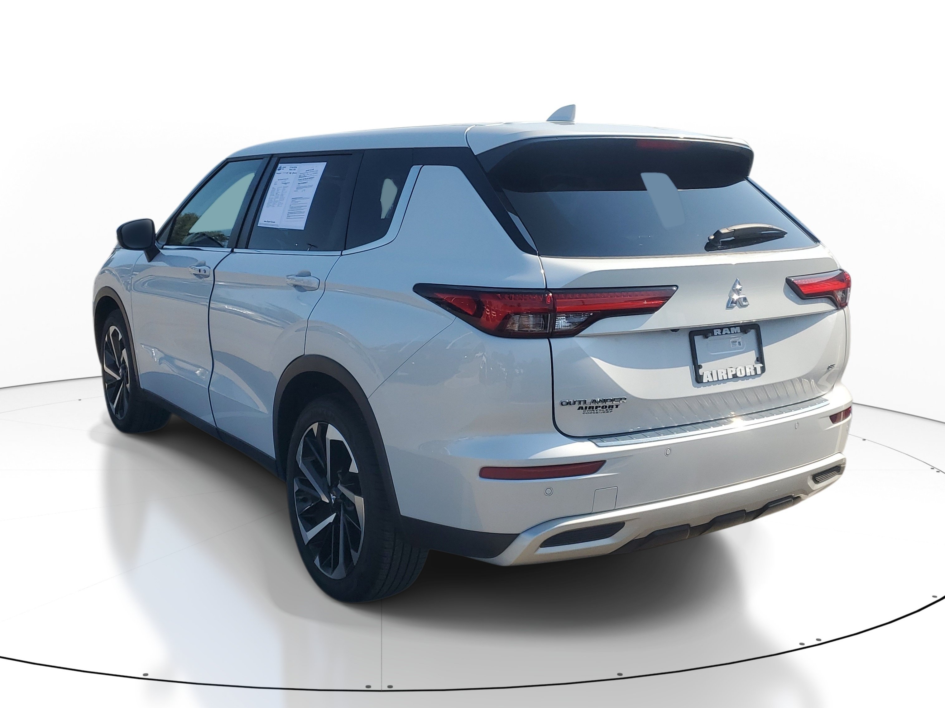 Used 2024 Mitsubishi Outlander SE FWD image 5