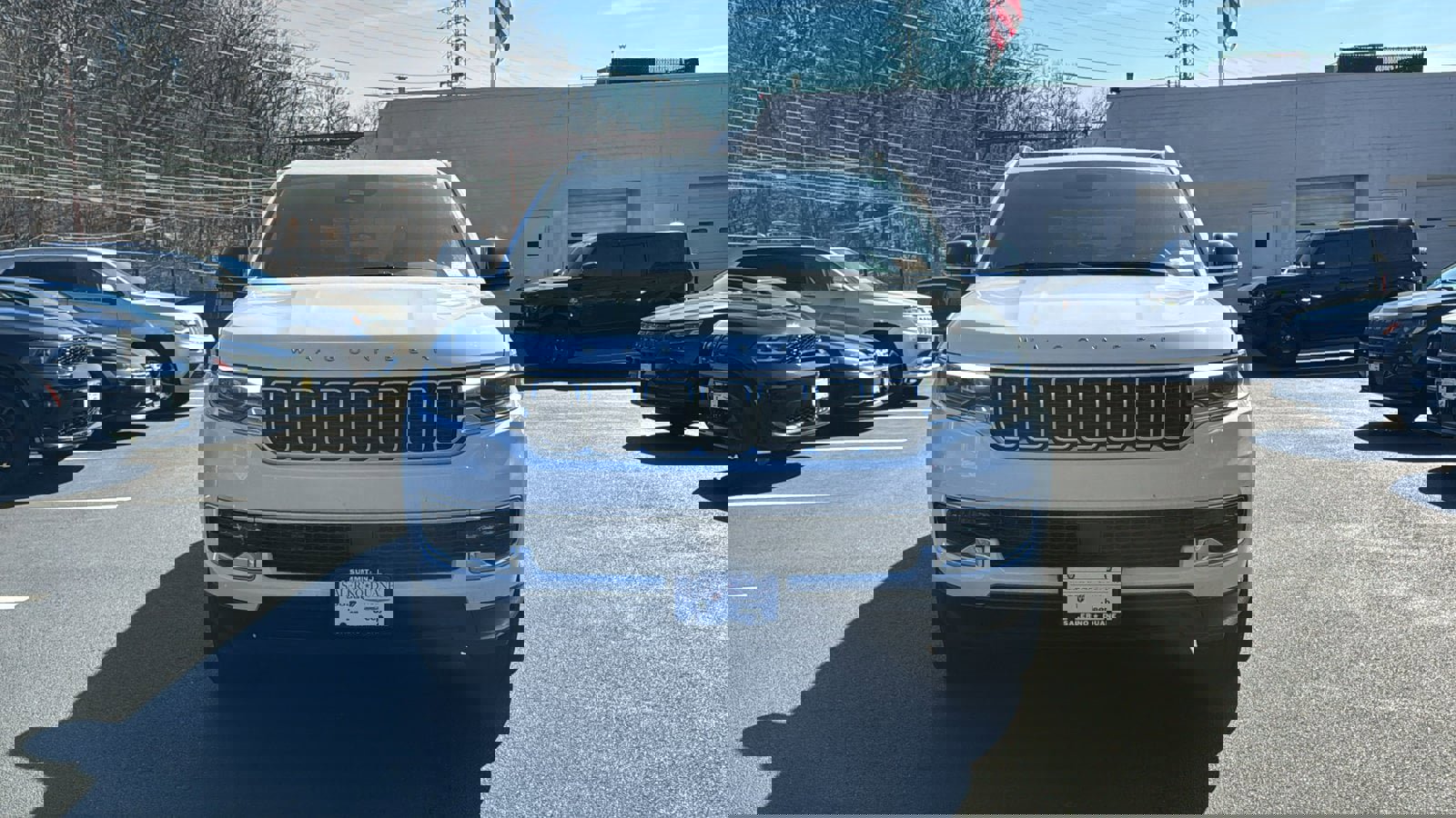 Used 2025 Jeep Wagoneer 4WD w/ Premium Group I image 2