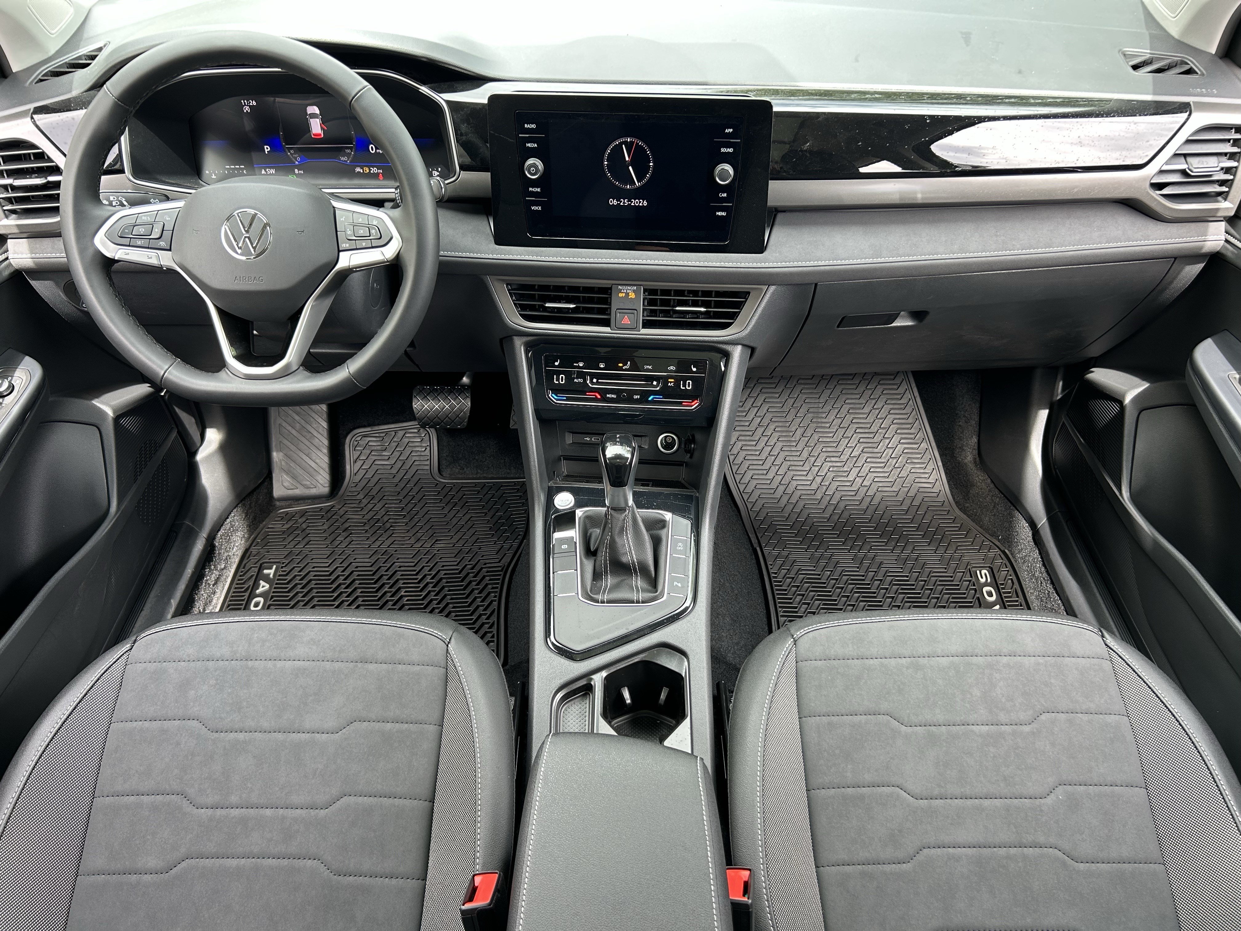New 2026 Volkswagen Taos SE FWD image 12