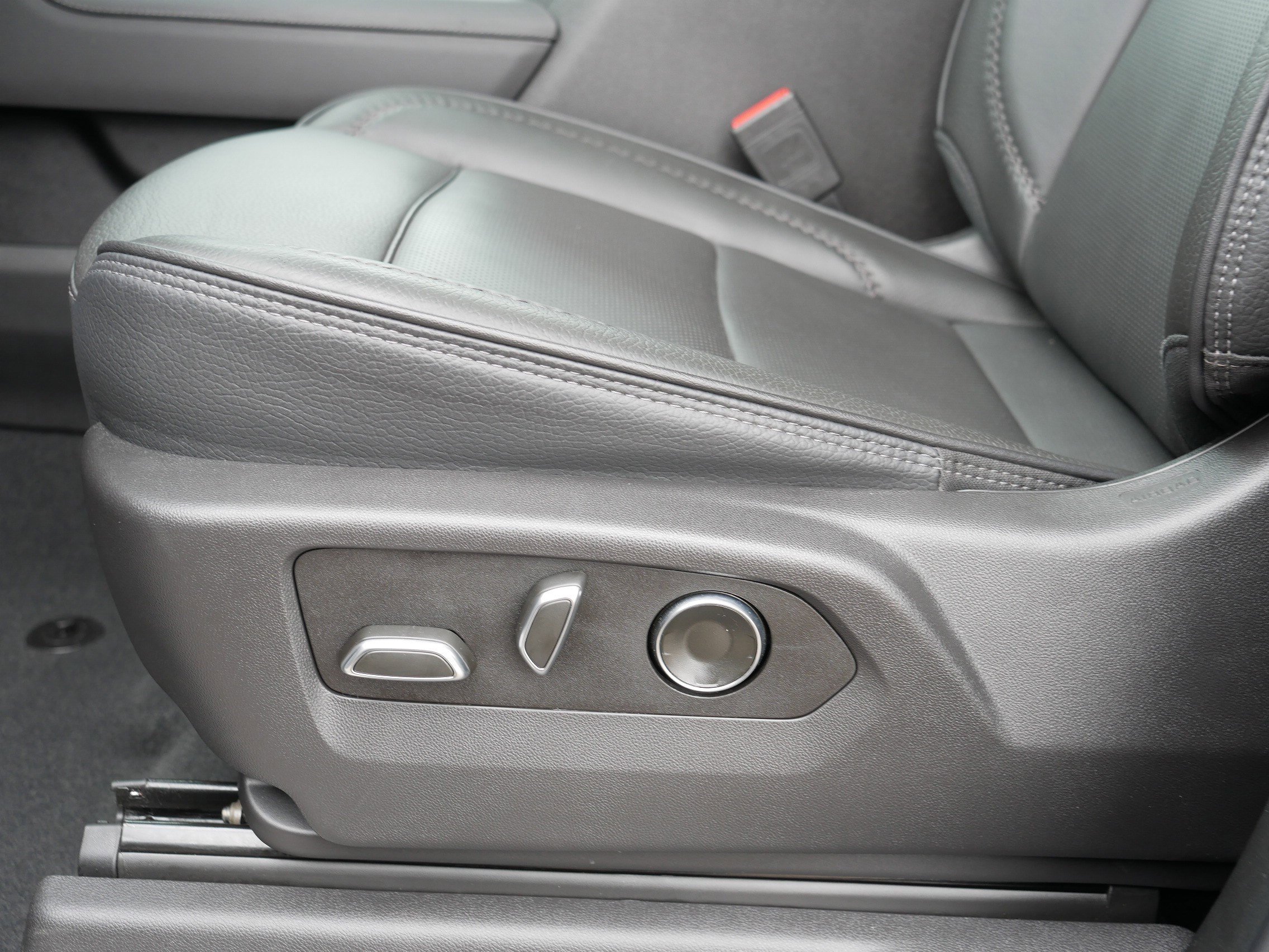 Used 2025 GMC Sierra 3500 Denali w/ Denali Reserve Package image 20