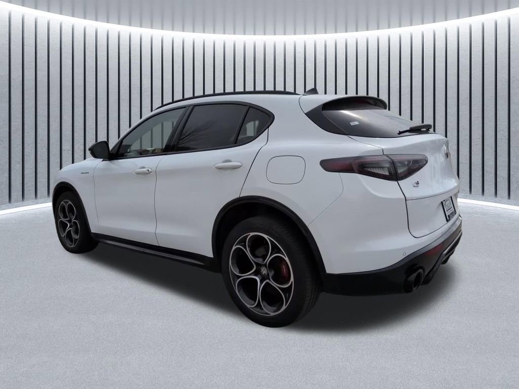 Used 2024 Alfa Romeo Stelvio Veloce image 9
