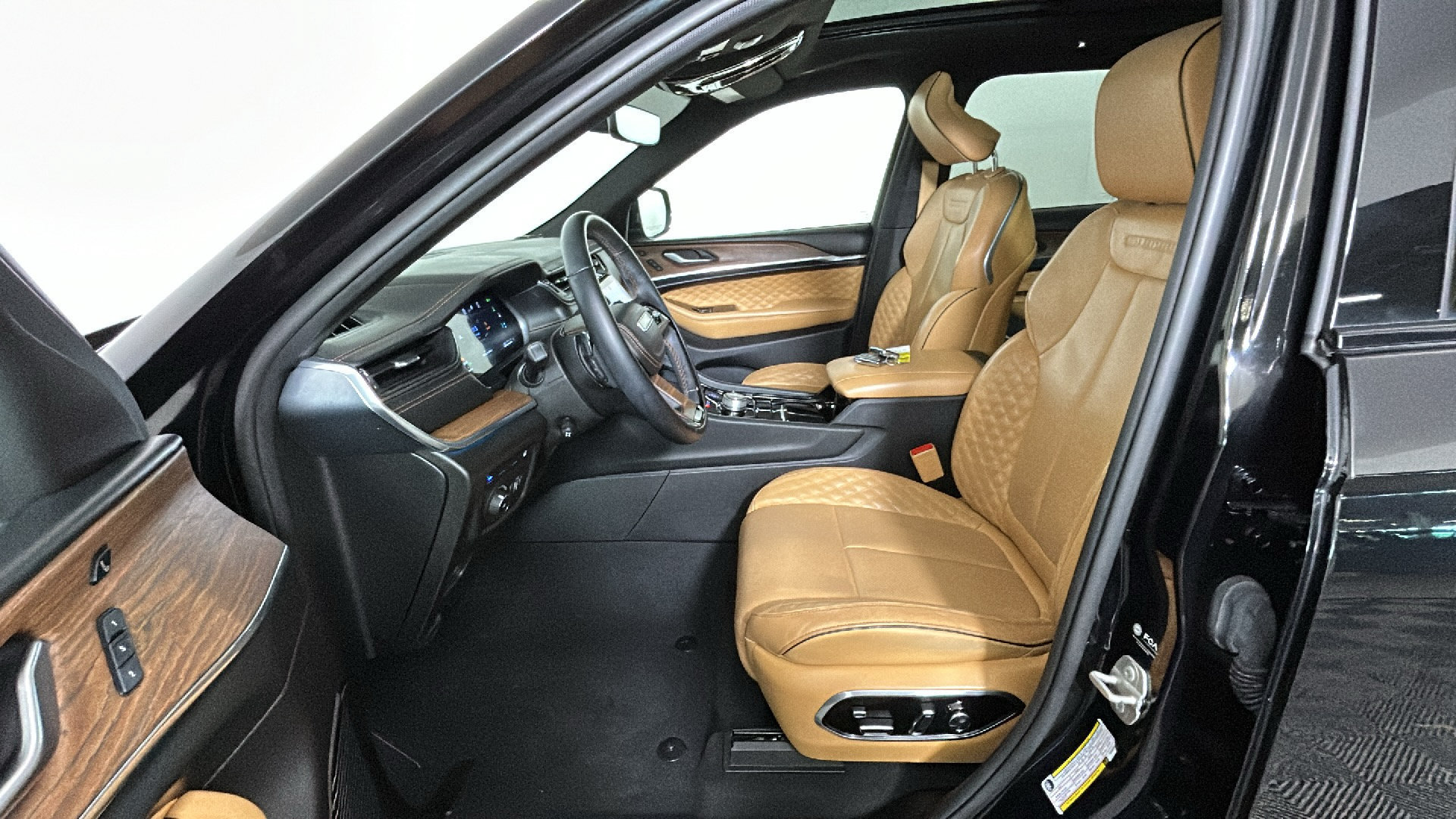 Used 2023 Jeep Grand Cherokee Summit AWD/4WD image 13
