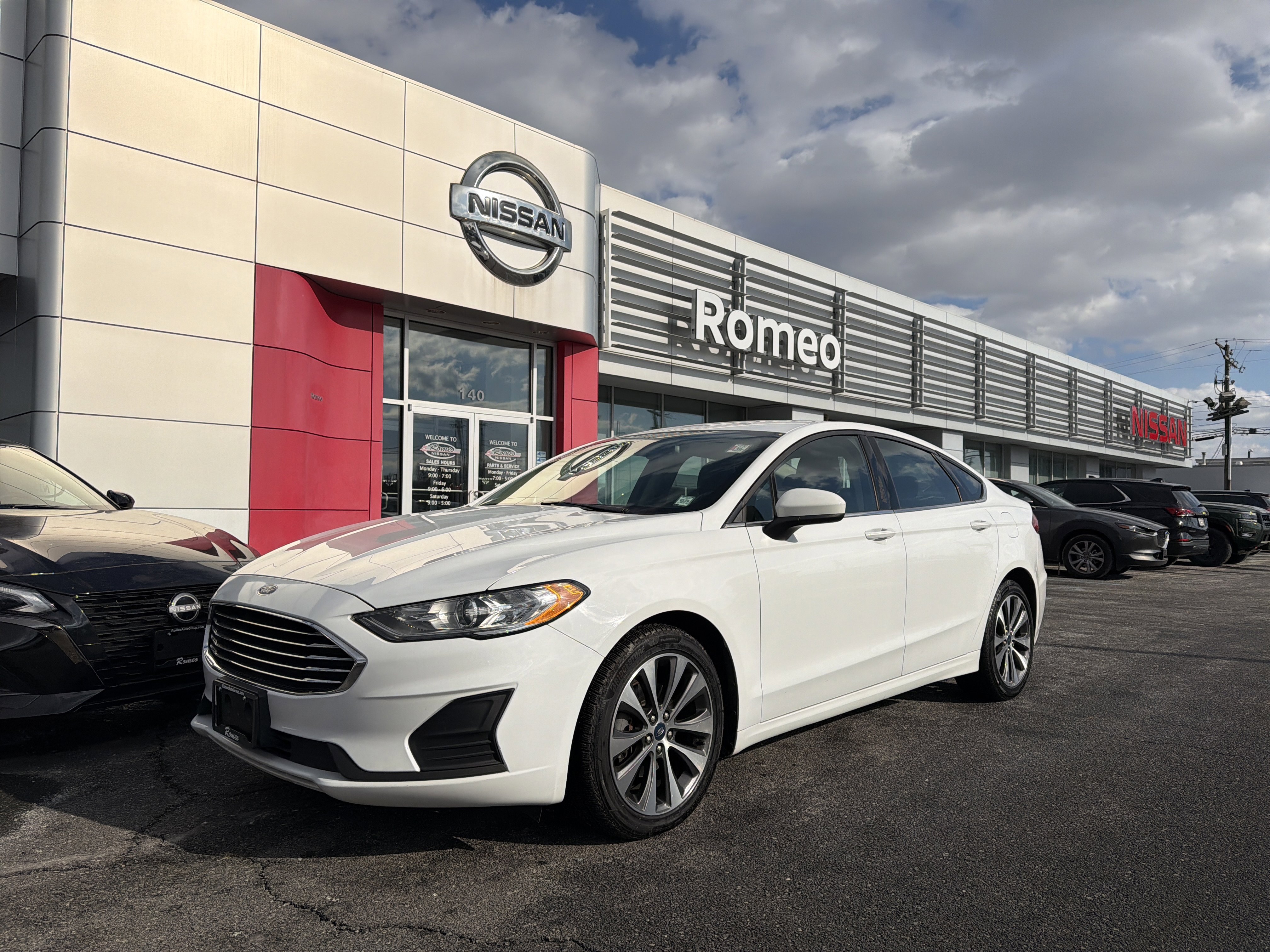 Used 2019 Ford Fusion SE image 1