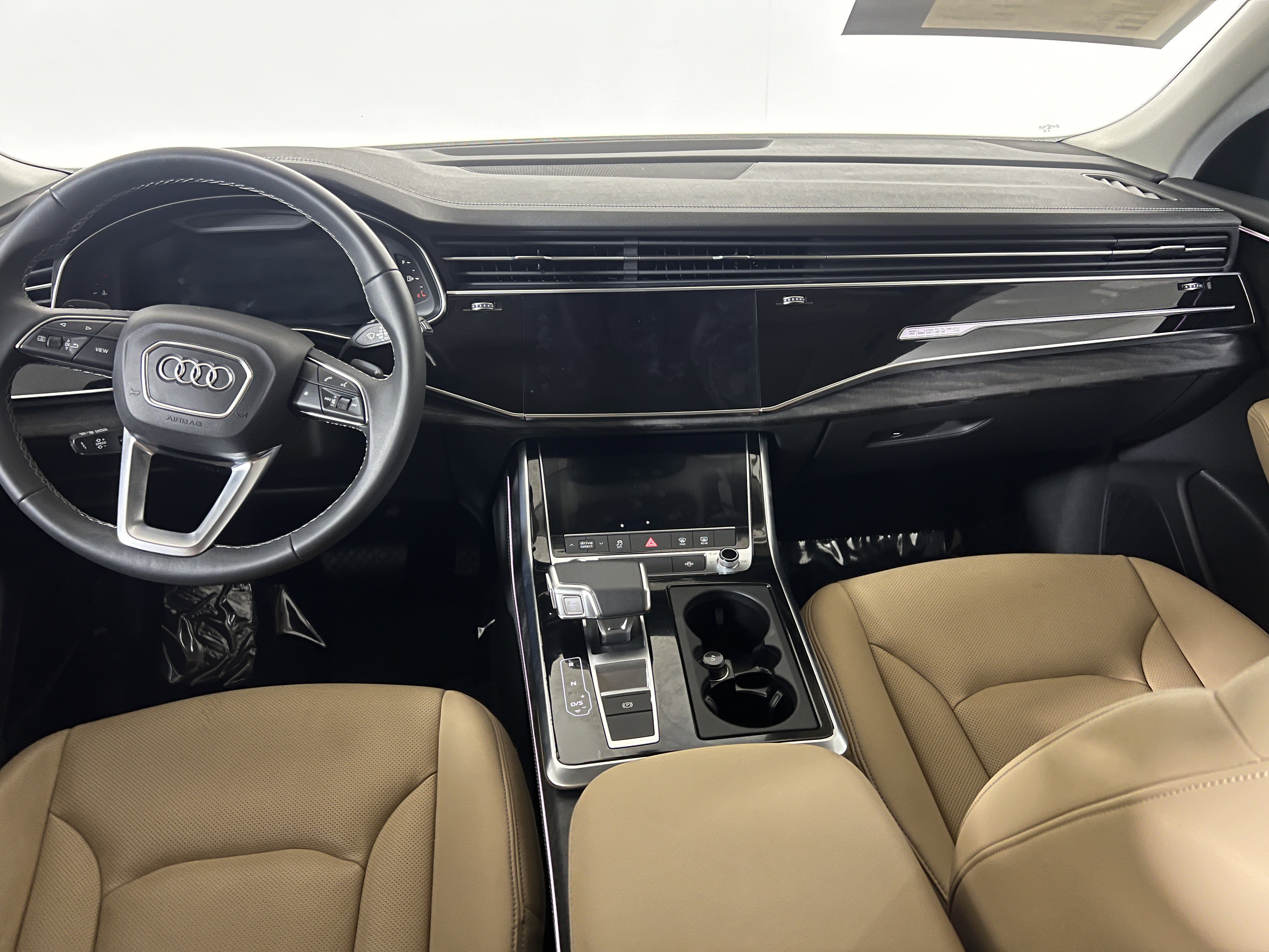 Certified 2025 Audi Q8 Premium Plus w/ Premium Plus Package AWD/4WD image 14